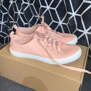 light pink low cut sneaker 🩷